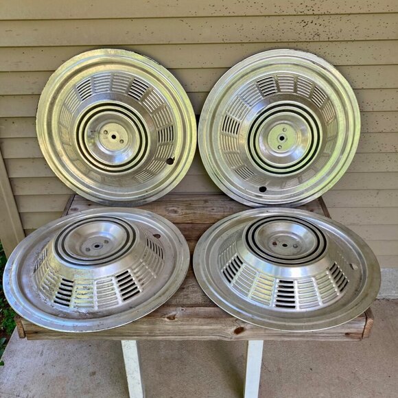 Lot of 4 Large Vintage Hubcaps 20 21 inch Aluminum - Picture 1 of 7